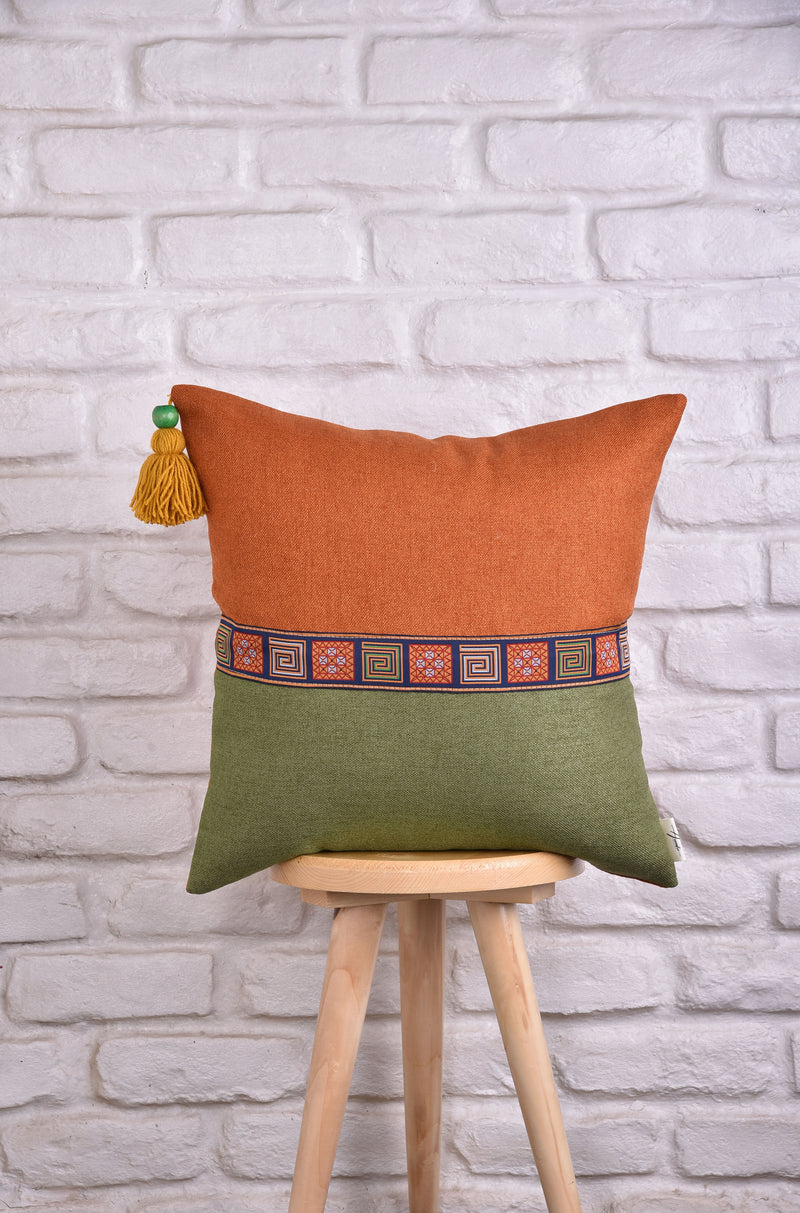 Cushion with Geometrical Ribbon